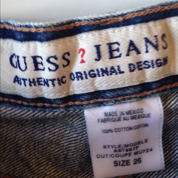 Guess super vintage cut off shorts 🌸 - Picture 2 of 5